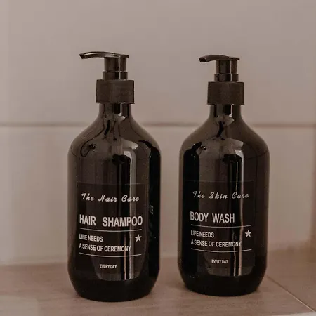 Mit Kueche, Arbeitsplatz Und Xxl Sofa Lägenhet Neuss