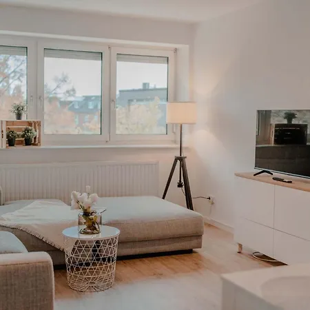 Mit Kueche, Arbeitsplatz Und Xxl Sofa Appartement