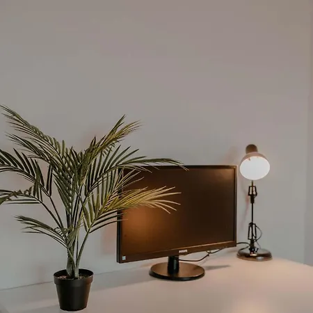 Mit Kueche, Arbeitsplatz Und Xxl Sofa Lägenhet Neuss