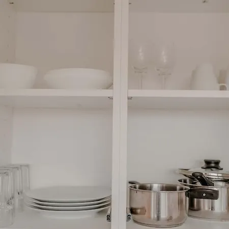 Mit Kueche, Arbeitsplatz Und Xxl Sofa Neuss