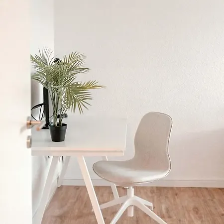 Mit Kueche, Arbeitsplatz Und Xxl Sofa *