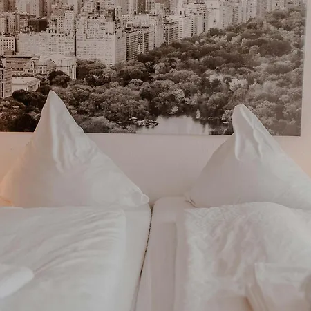 Mit Kueche, Arbeitsplatz Und Xxl Sofa