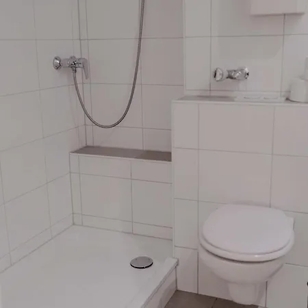 Mit Kueche, Arbeitsplatz Und Xxl Sofa Appartement Neuss