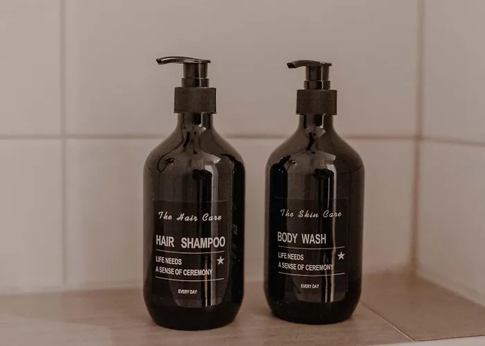 Mit Kueche, Arbeitsplatz Und Xxl Sofa Lejlighed Neuss