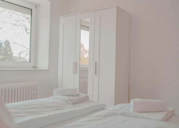 Mit Kueche, Arbeitsplatz Und Xxl Sofa * Neuss