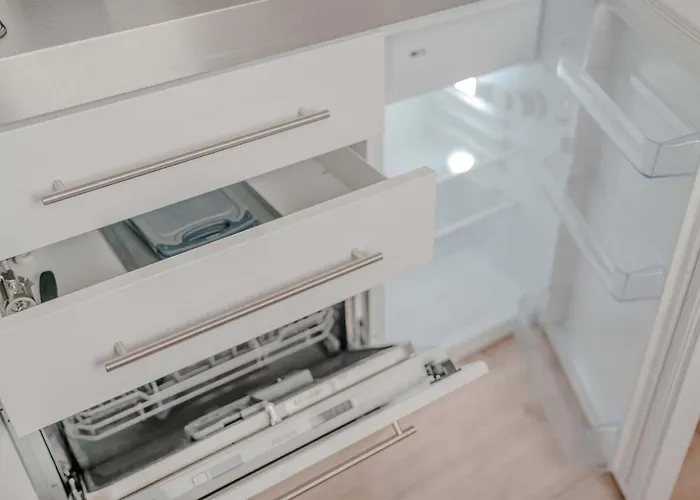 Mit Kueche, Arbeitsplatz Und Xxl Sofa Lejlighed