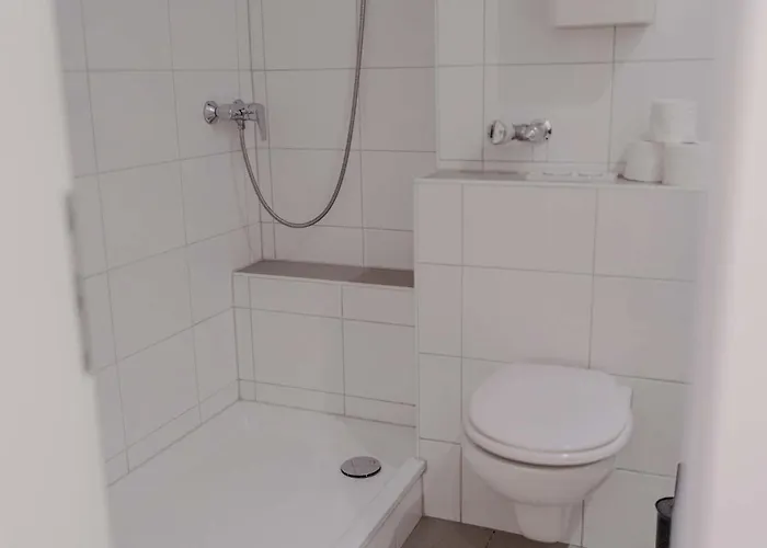 Mit Kueche, Arbeitsplatz Und Xxl Sofa Lejlighed Neuss